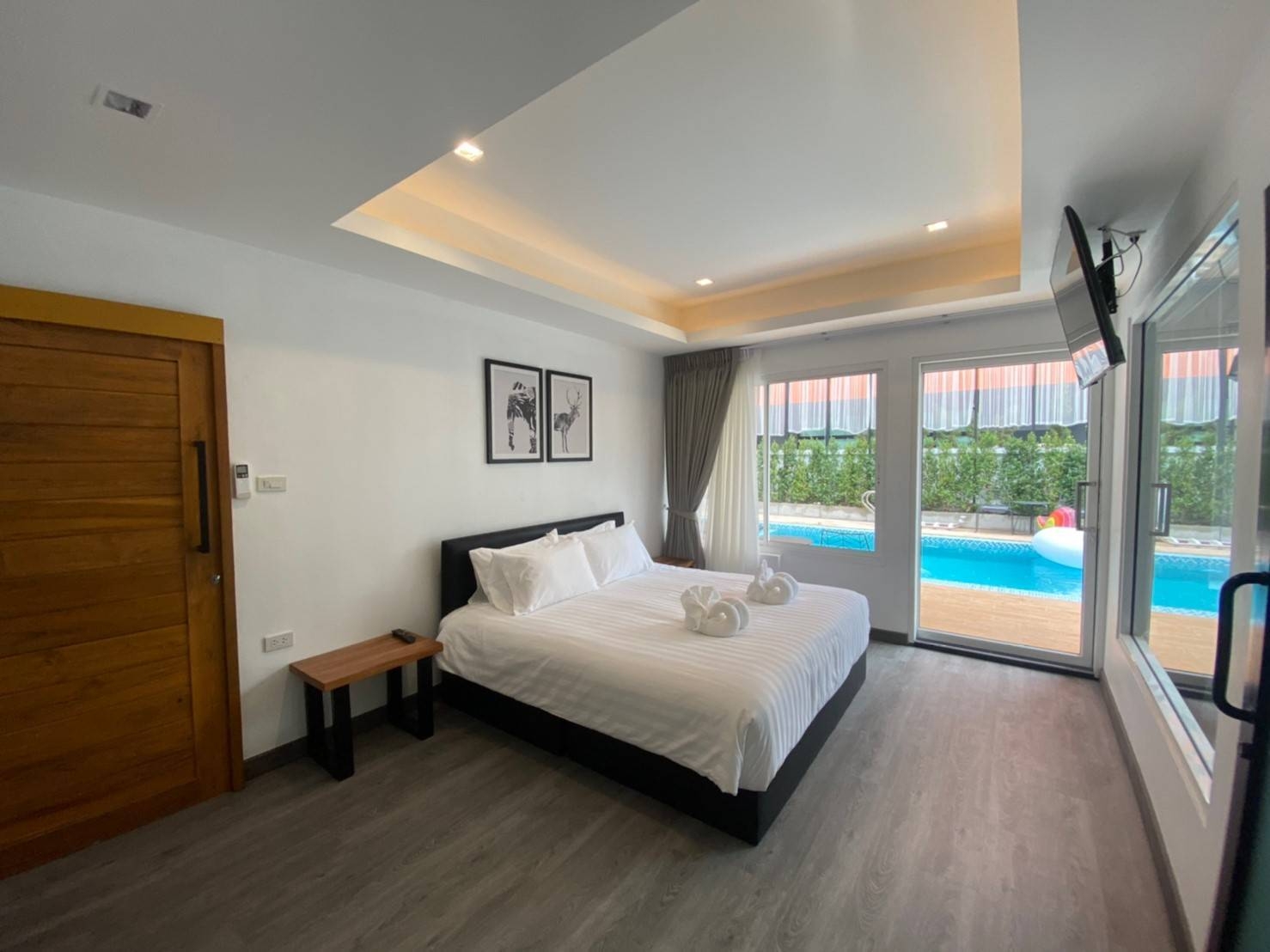 Pool villa room